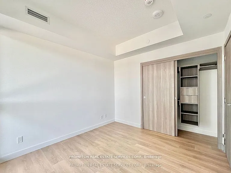 27 McMahon Dr #1808 — Photo 8