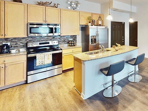 4th image of 337 Baylor St #235