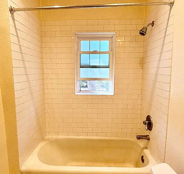 T0108 - Laurelview Apartments — Photo 14