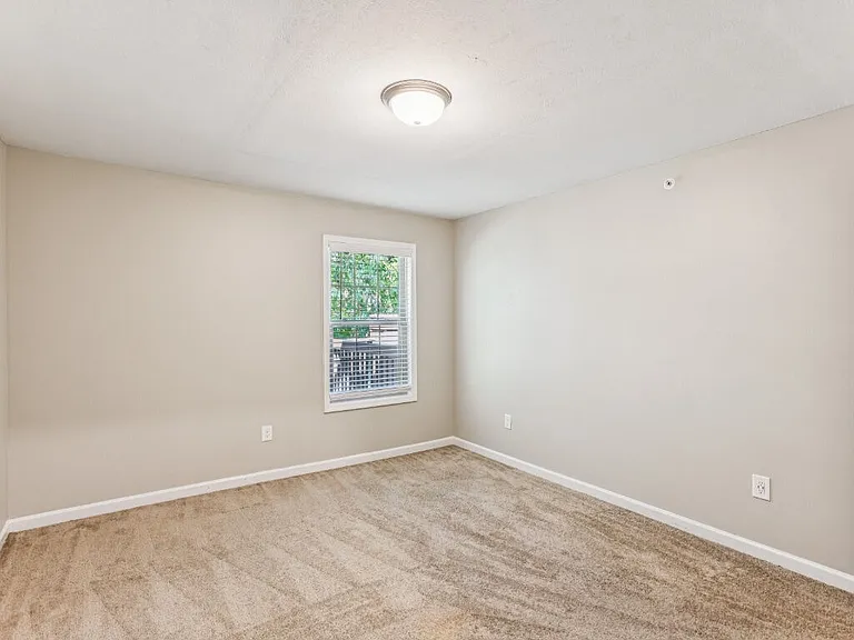 Ashford Place Apartments — Photo 56