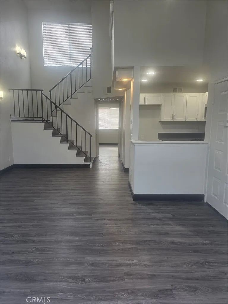 2 bed, 792 sqft, $2,500 — Photo 2