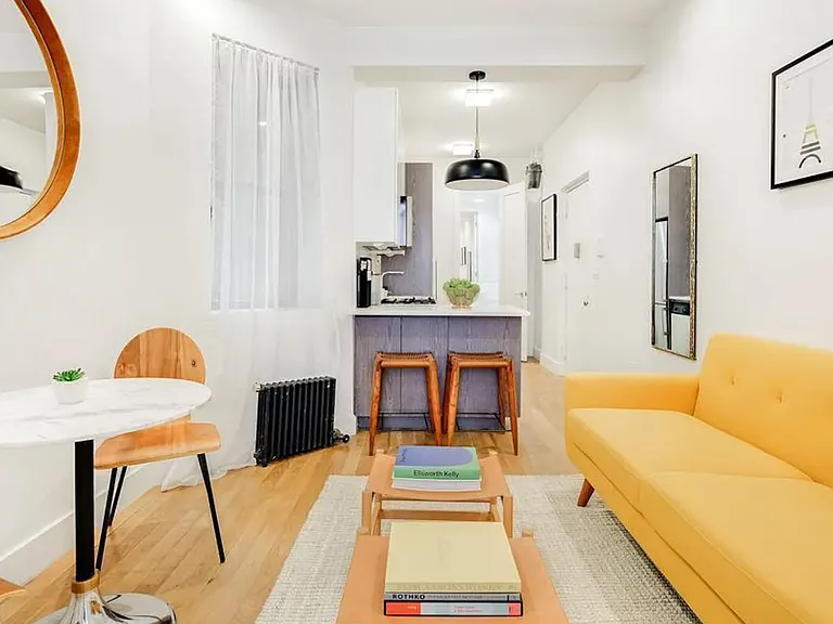 223 W 10th St #B — Photo 1