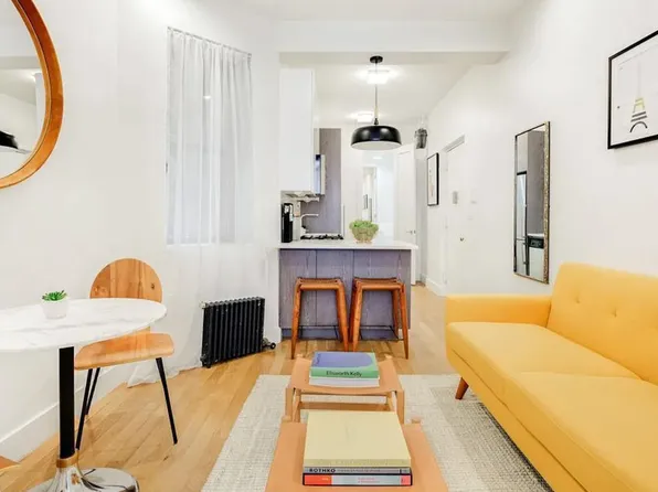 223 W 10th St APT B, New York, NY 10014