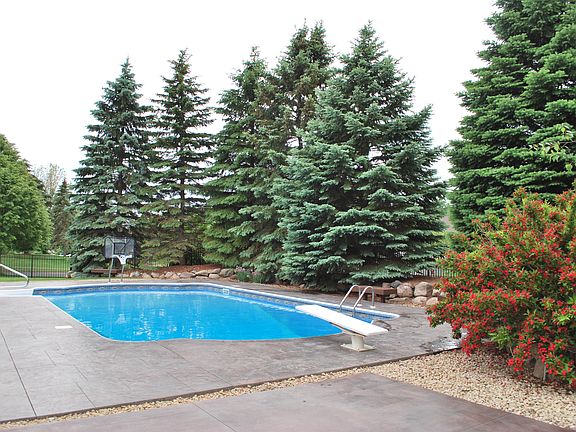 In-ground pool with Dive