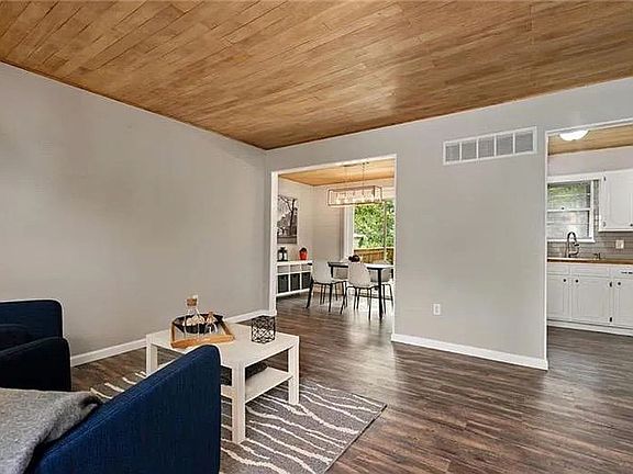 3rd image of 10404 Tullis Ave