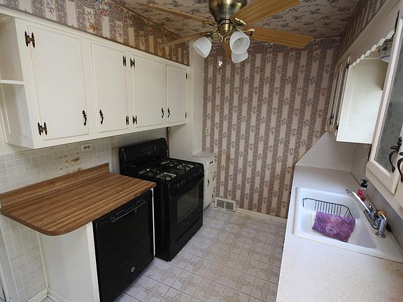3rd image of 2427 Fulford St