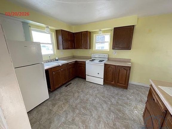 3rd image of 800 12th St
