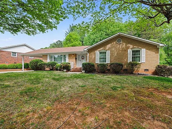 3rd image of 3621 Sawyer Dr