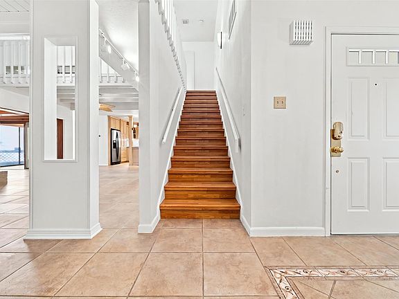 2nd image of 2705 Arbor Dr