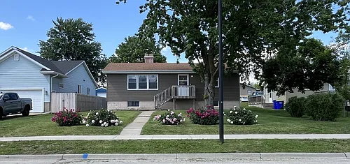 120 Railroad St Photo 1
