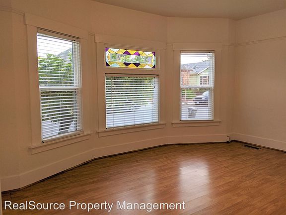 3rd image of 825 Pacific Ave