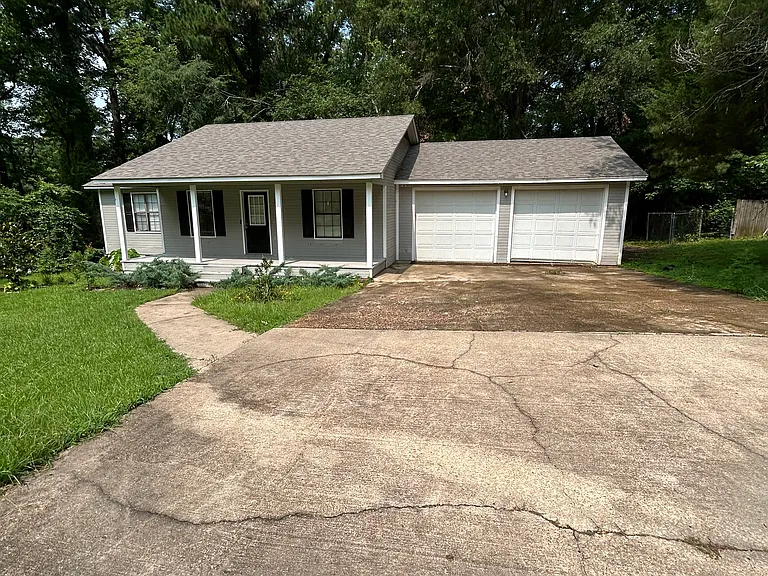 125 Oakwood Dr — Photo 2