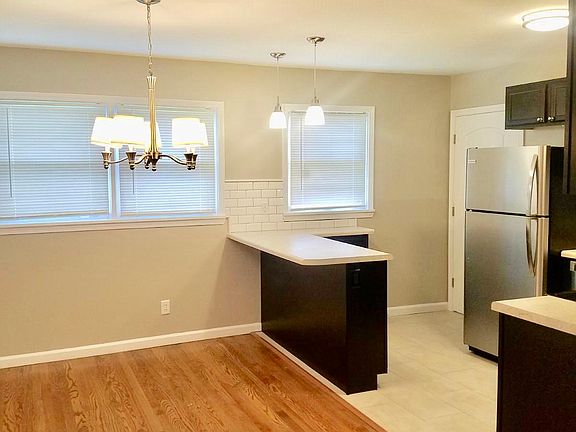 3rd image of 7931 Croydon Dr
