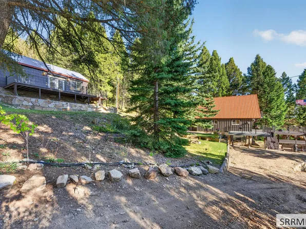 5138 Lakeview Dr, Island Park, ID 83429