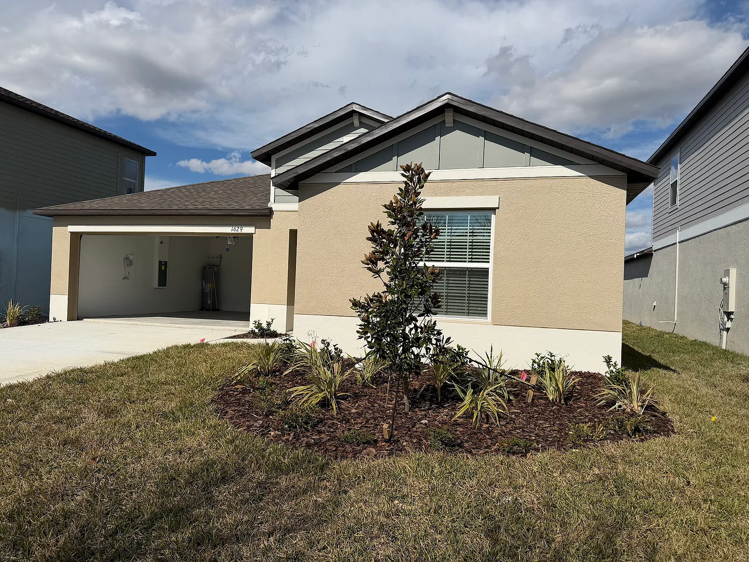 4 bed, 1936 sqft, $2,449 — Photo 1