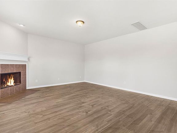 4th image of 127 Arbordale Way