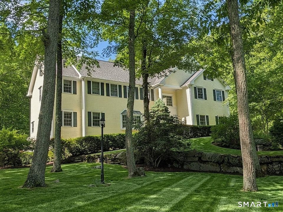 1st image of 12 Carriage Hill Rd