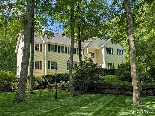 12 Carriage Hill Rd Photo 1