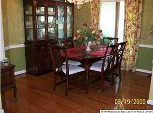 8100 Summerwood Cir, Olive Branch, MS 38654