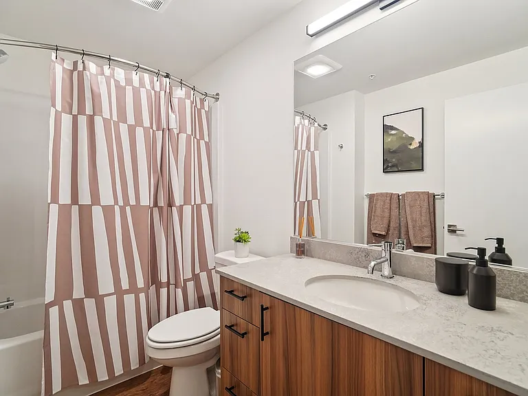 22-web-or-mls-21st Ave S-0606-022