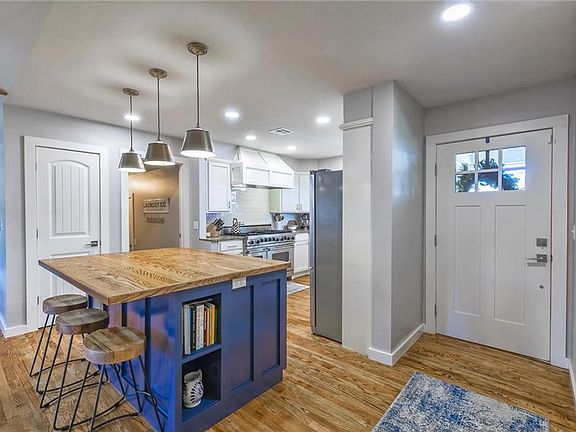 3rd image of 1400 Andover Ct