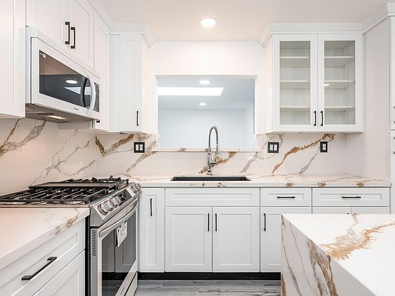 3rd image of 10864 Wolcott Pl