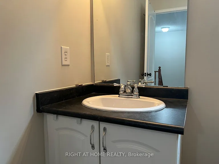 39 Golden Iris Cres — Photo 26
