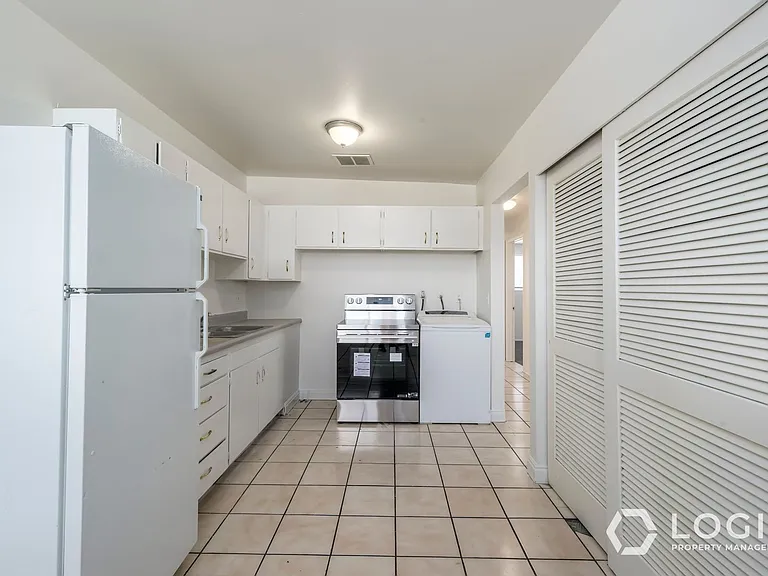1610 W Ivy Cir #3 — Photo 5