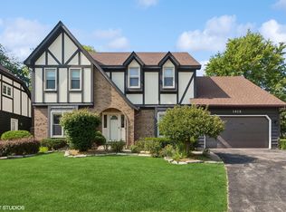 1819 Denison Rd, Naperville, IL 60565