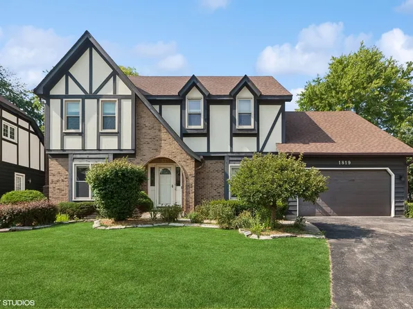 1819 Denison Rd, Naperville, IL 60565