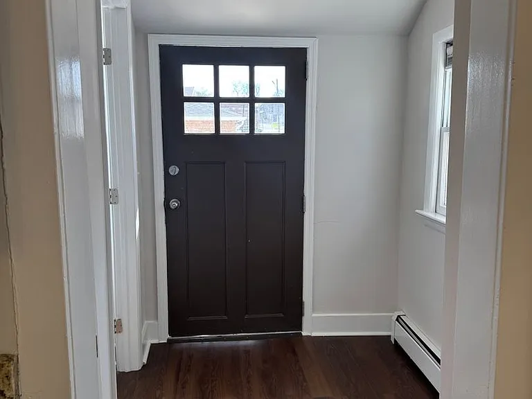 1320-1322 Chelsea Ave — Photo 15