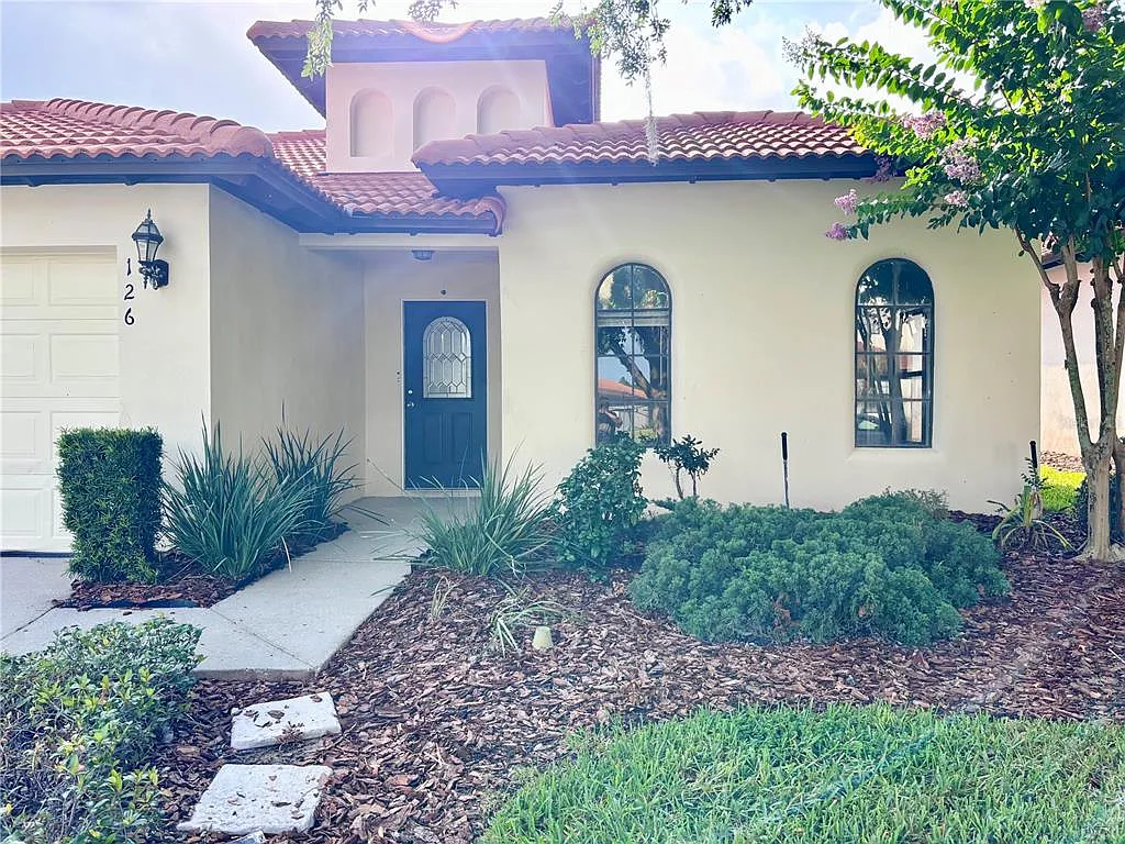 4 bed, 3.0 bath, 1624 sqft, $2,300 — Photo 2