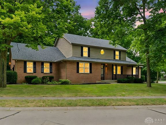 3rd image of 703 Nelson Ct