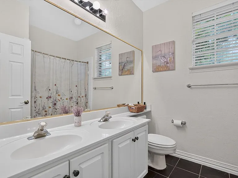 4730 Hampshire Dr — Photo 24