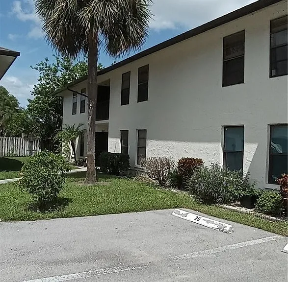 2135 Crystal Dr #45 — Photo 3
