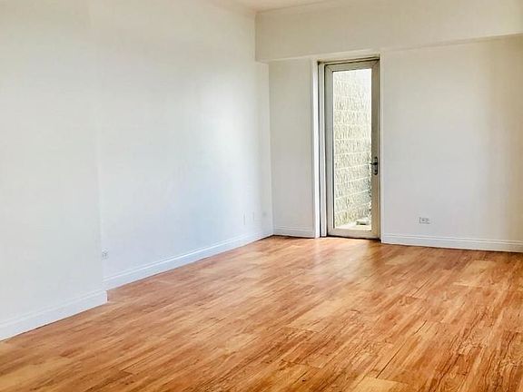 5th image of 747 10th Ave APT 13E