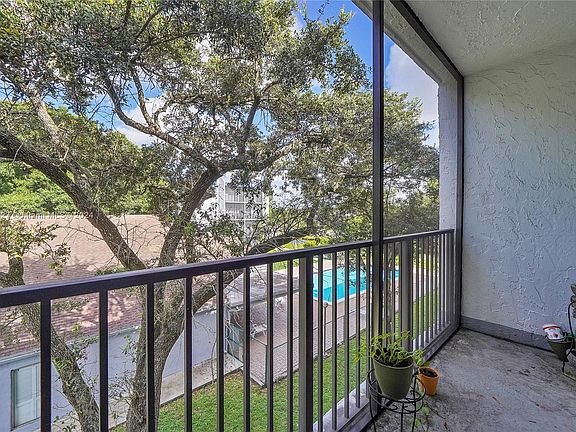 4th image of 7521 NW 16th St APT 4302