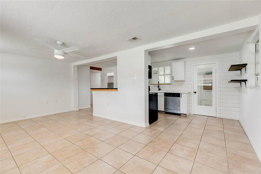 2 bed, 1.0 bath, 1077 sqft, $1,775 — Photo 2