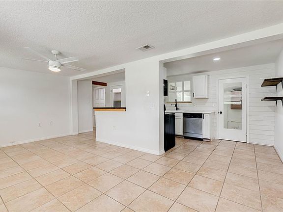 2nd image of 4181 Chestnut Dr