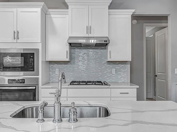 5th image of 588 Vista Lake Cir