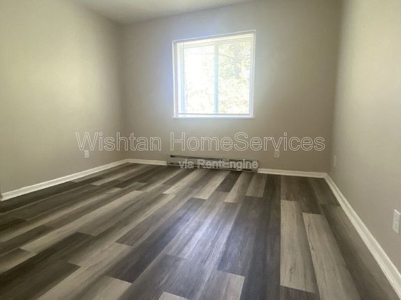 5th image of 217 N Charleston Blvd APT 6