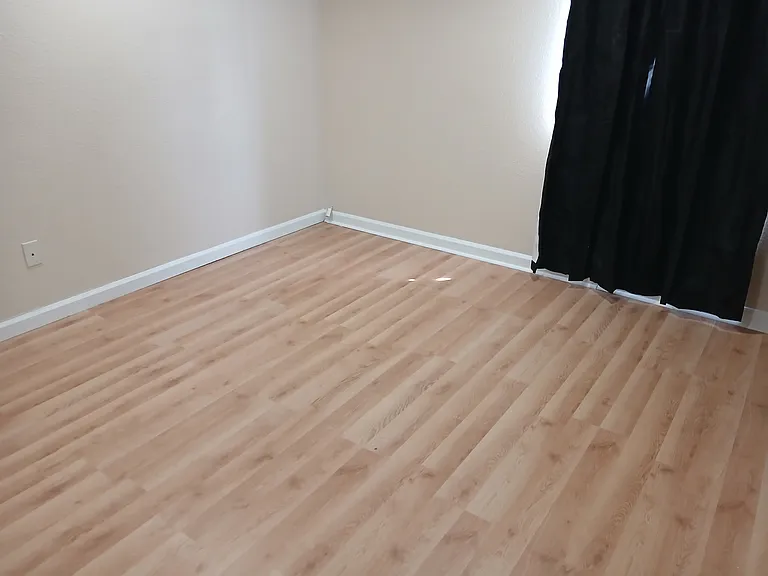 711C S Poplar St — Photo 10