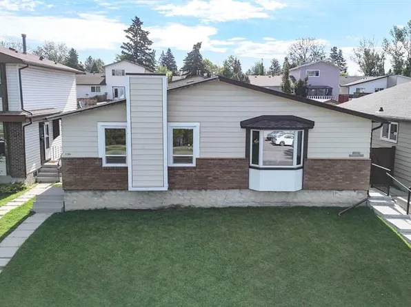 3206 W 51st St SW, Calgary, AB T3E 6R4