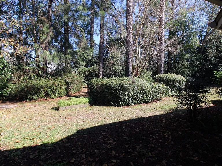 114 Gleneagles Dr — Photo 4