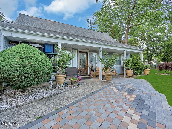 2nd image of 1513 Newport Drive