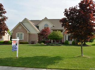 23360 Spy Glass Hl N, South Lyon, MI 48178