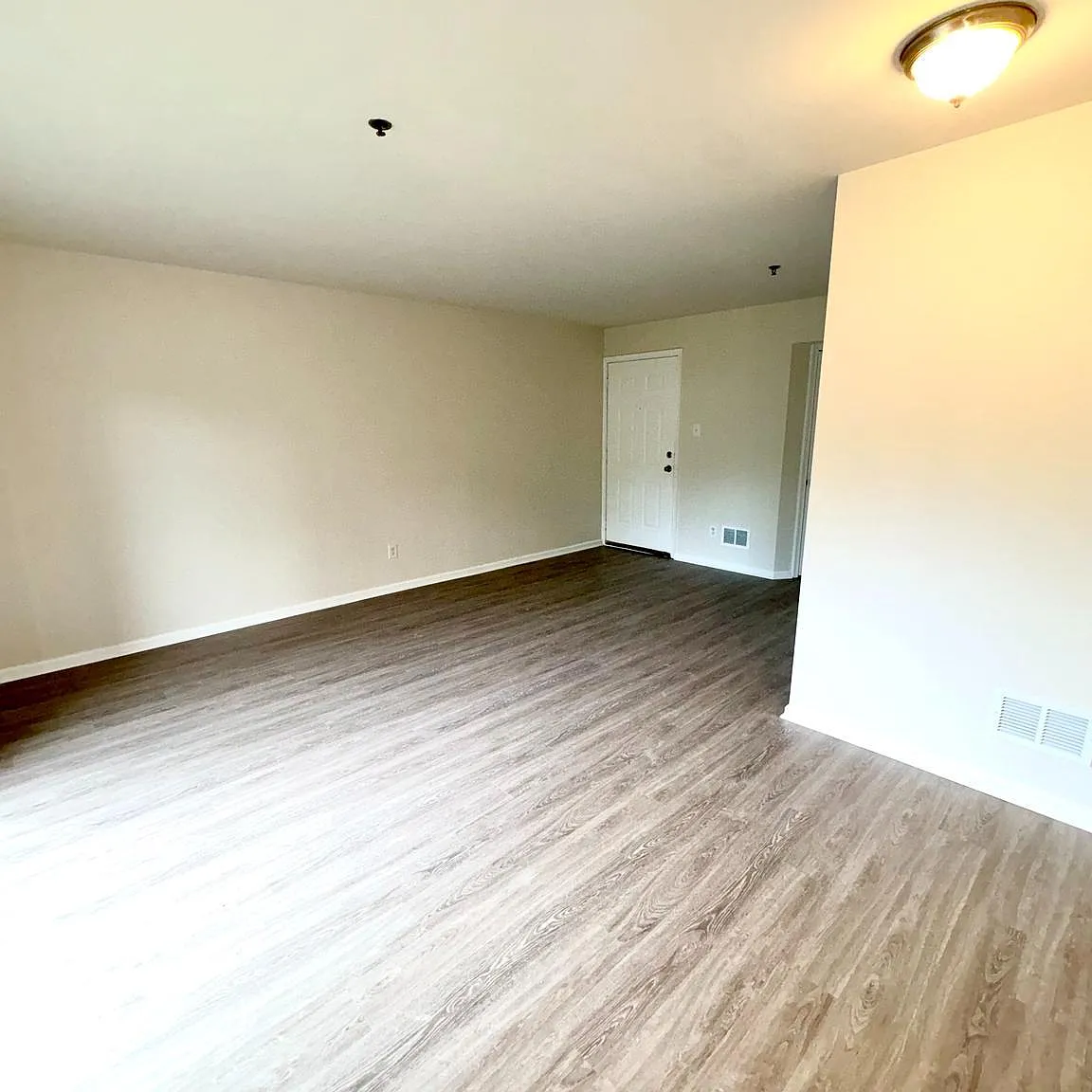2 bed, 916 sqft, $1,650 — Photo 3