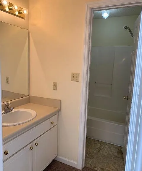 4184 Hamilton Cir — Photo 8