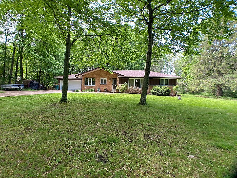 1st image of W209N13475 Robinhood Dr