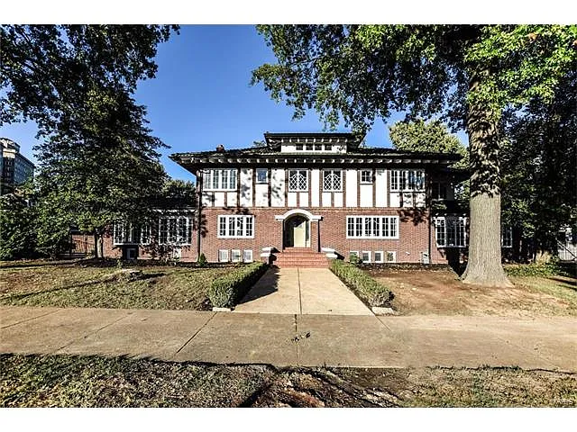 5291 Lindell Blvd photo 1